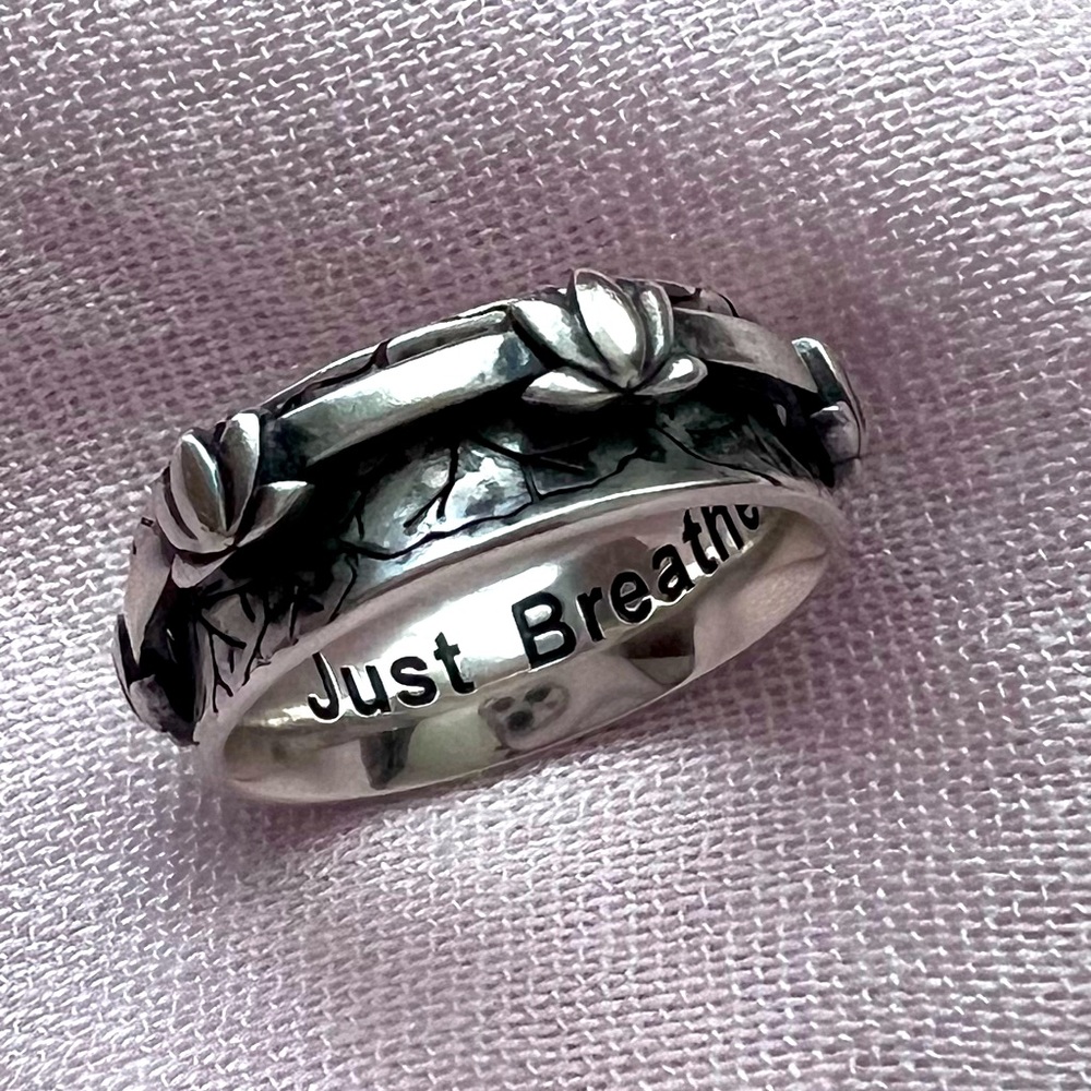 NWOT .923 Sterling Silver Lotus Fidget Ring. Size 7.